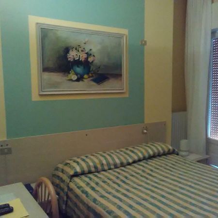 Hotel Cristallo Πεσκιέρα ντελ Γκάρντα Εξωτερικό φωτογραφία