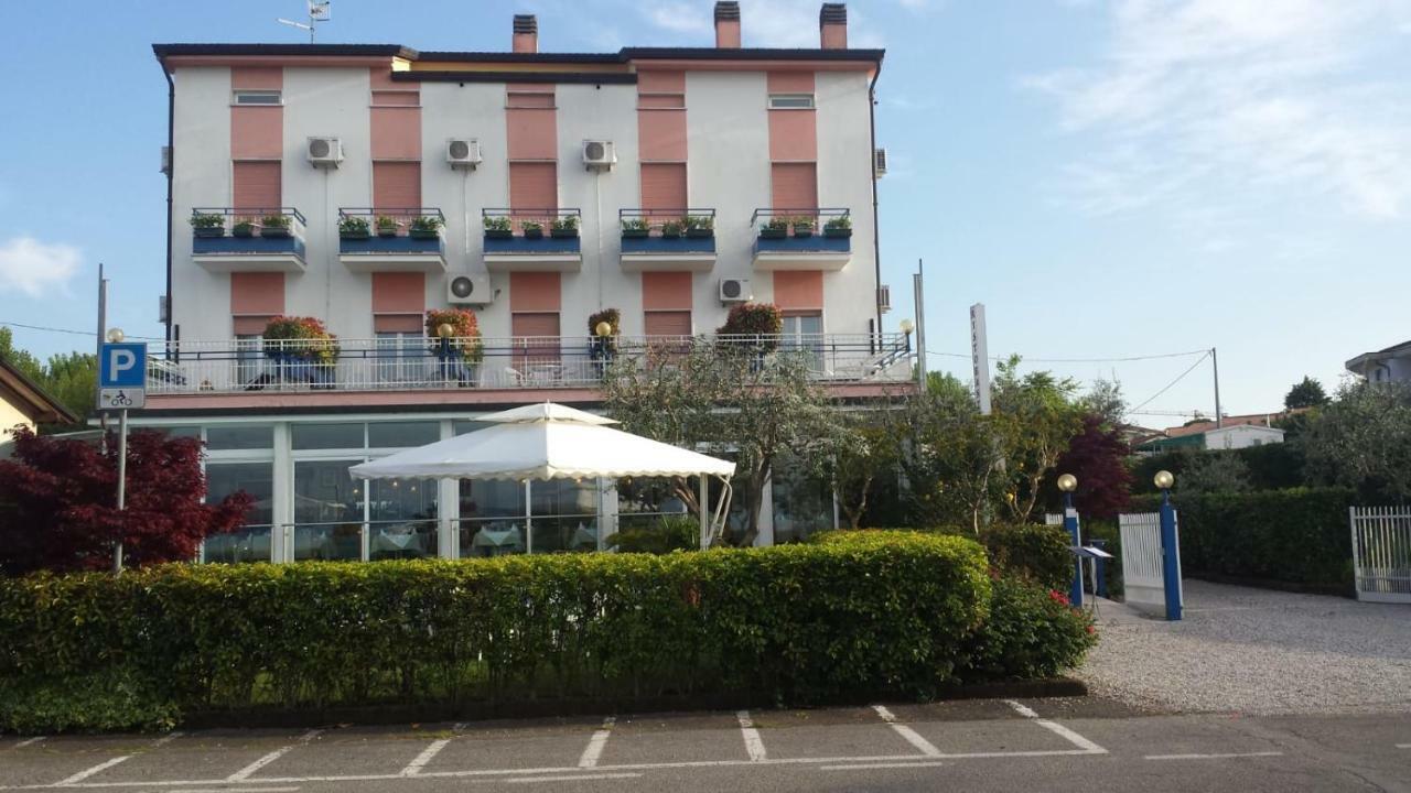 Hotel Cristallo Πεσκιέρα ντελ Γκάρντα Εξωτερικό φωτογραφία