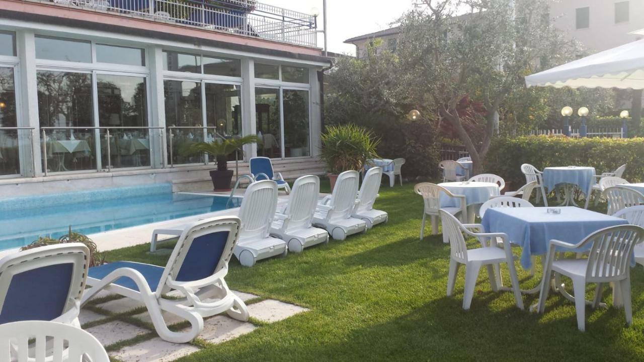 Hotel Cristallo Πεσκιέρα ντελ Γκάρντα Εξωτερικό φωτογραφία