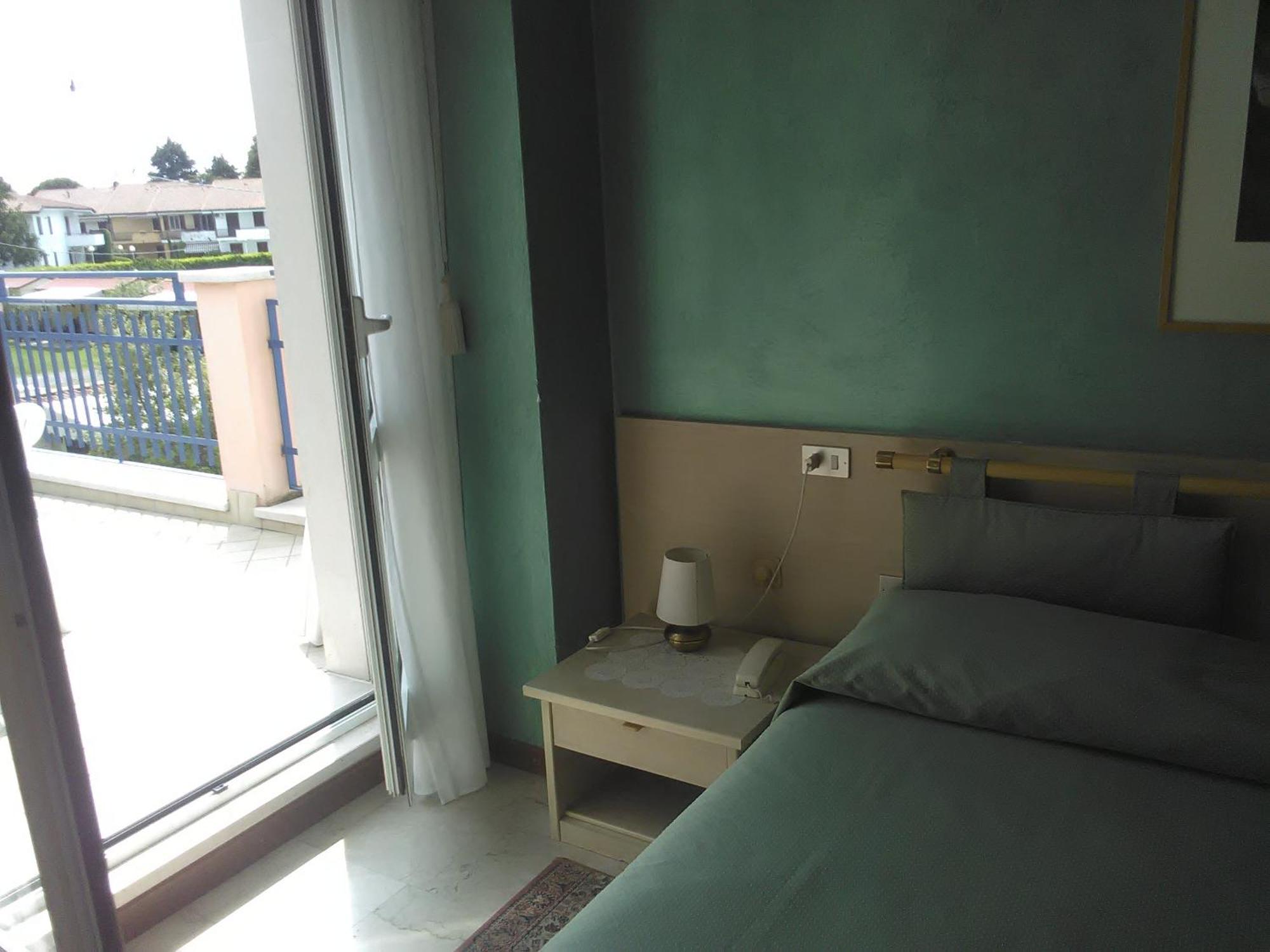 Hotel Cristallo Πεσκιέρα ντελ Γκάρντα Εξωτερικό φωτογραφία
