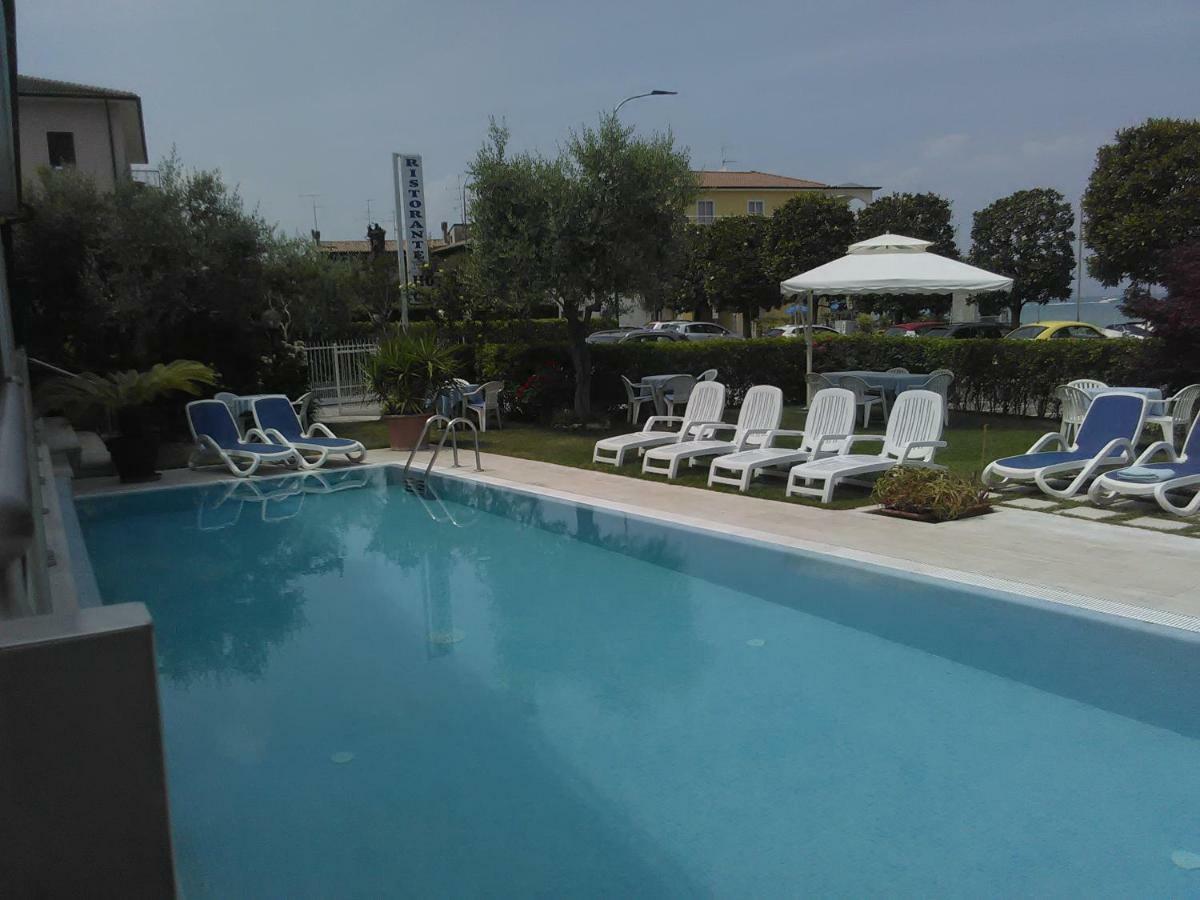 Hotel Cristallo Πεσκιέρα ντελ Γκάρντα Εξωτερικό φωτογραφία