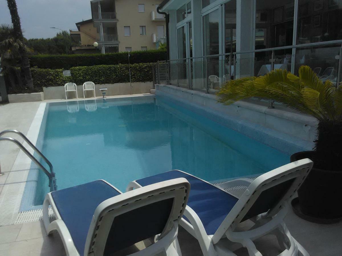 Hotel Cristallo Πεσκιέρα ντελ Γκάρντα Εξωτερικό φωτογραφία