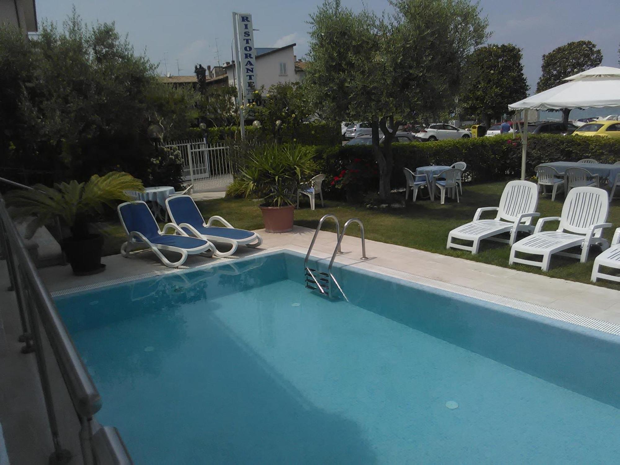 Hotel Cristallo Πεσκιέρα ντελ Γκάρντα Εξωτερικό φωτογραφία
