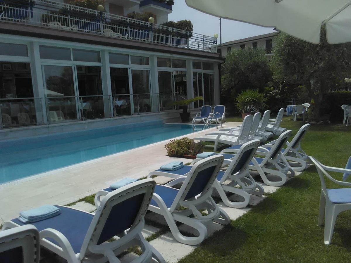 Hotel Cristallo Πεσκιέρα ντελ Γκάρντα Εξωτερικό φωτογραφία