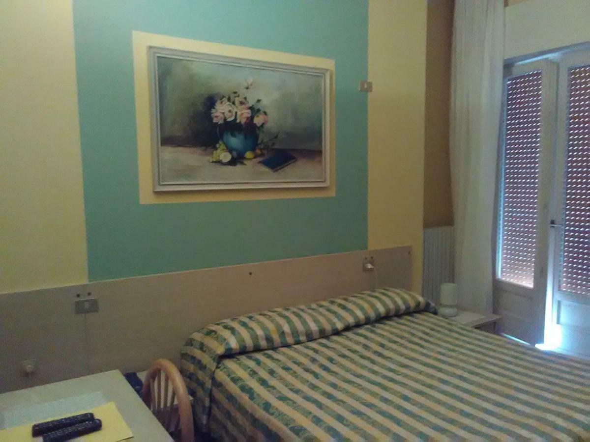 Hotel Cristallo Πεσκιέρα ντελ Γκάρντα Εξωτερικό φωτογραφία