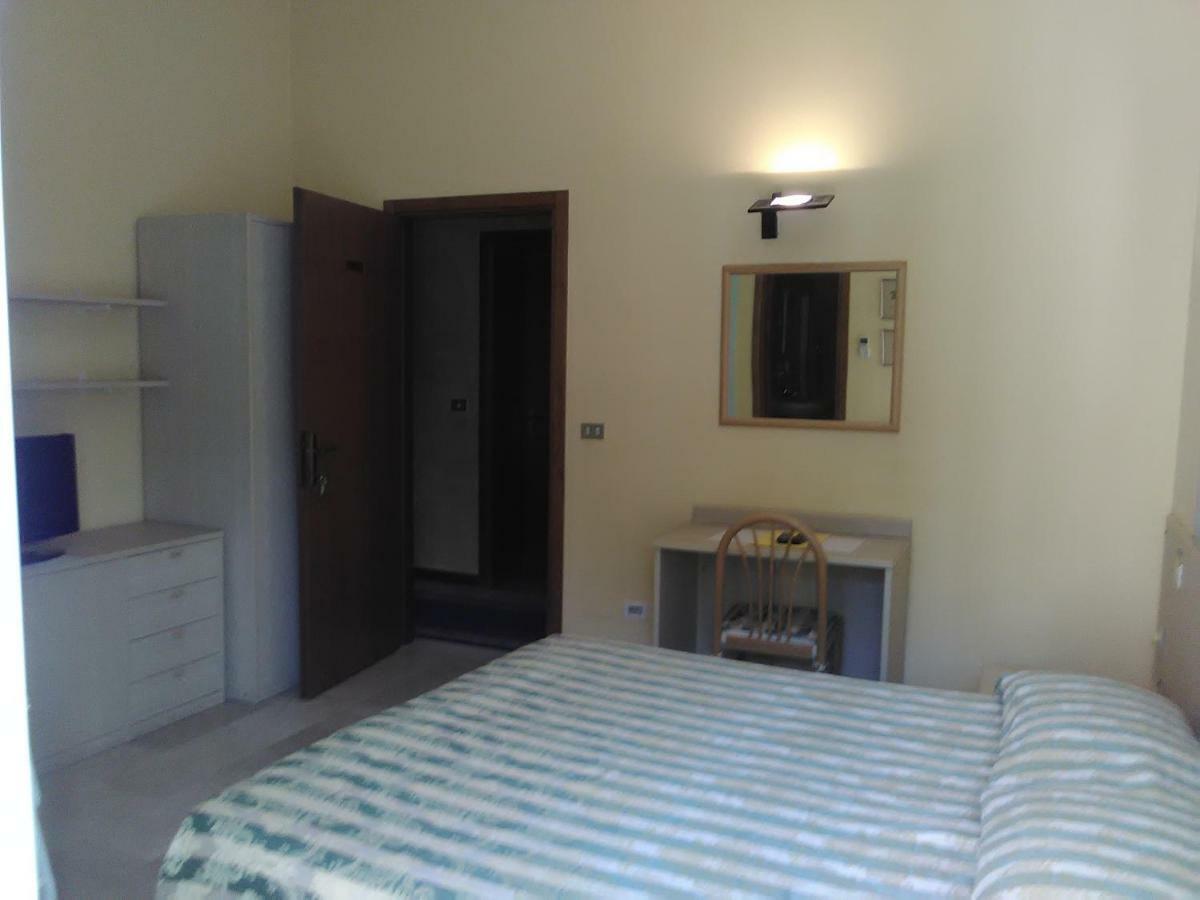 Hotel Cristallo Πεσκιέρα ντελ Γκάρντα Εξωτερικό φωτογραφία